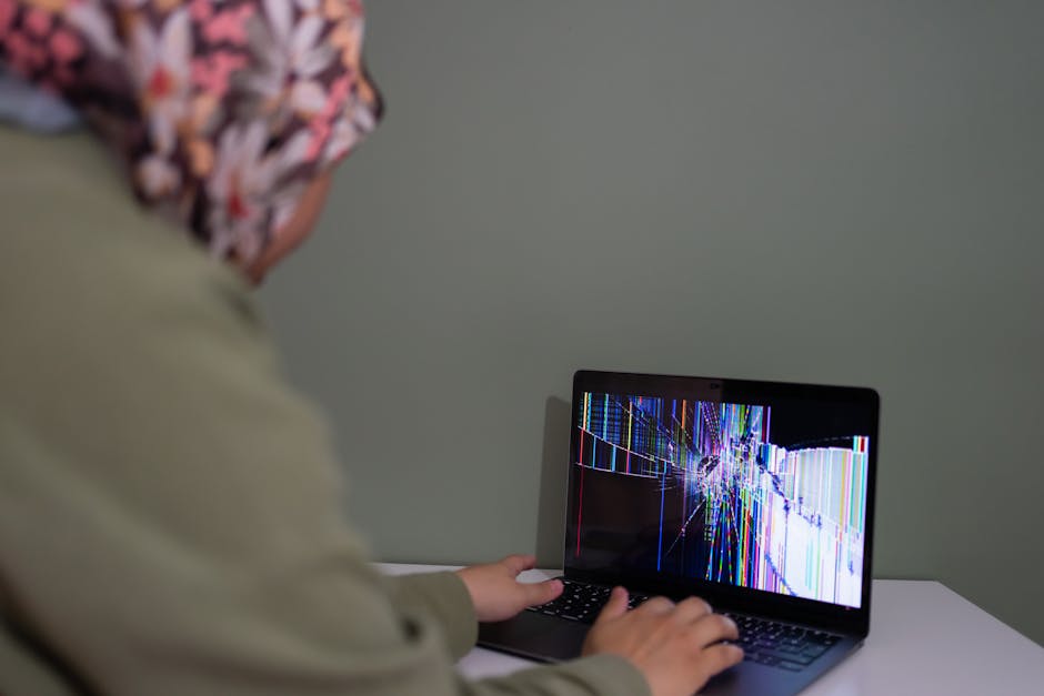 JANGAN LAKUKAN INI! 3 Kesalahan Fatal Saat Pakai Laptop Yang Bikin Cepat Rusak & Data Hilang Permanen!
